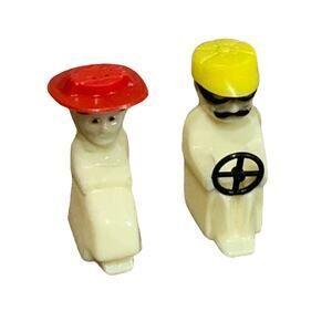 Small Vintage Molded Plastic Man Woman w Hats Driving Salt Pepper Shaker Set